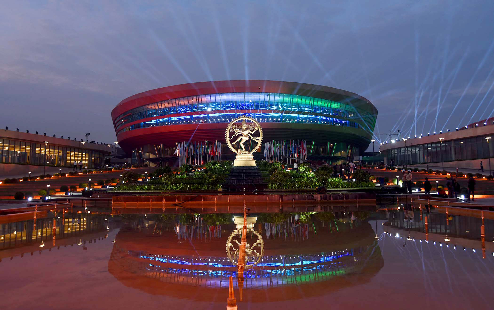 सिर मुड़ाते ही ओले पड़े…